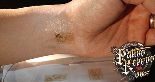 Die Ärzte Tattoo Körperkunst Das AnkerTattoo im Nacken der Kaiserin